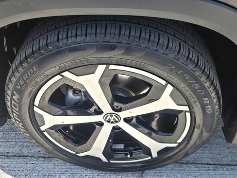 Certified 2026 Volkswagen Tiguan SE FWD image 8