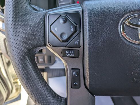 Used 2019 Toyota Tacoma 4x4 Double Cab image 10