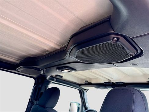 Used 2018 Jeep Wrangler Unlimited Sahara image 34