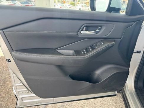 Used 2025 Nissan Rogue SV w/ SV Premium Package AWD/4WD image 16