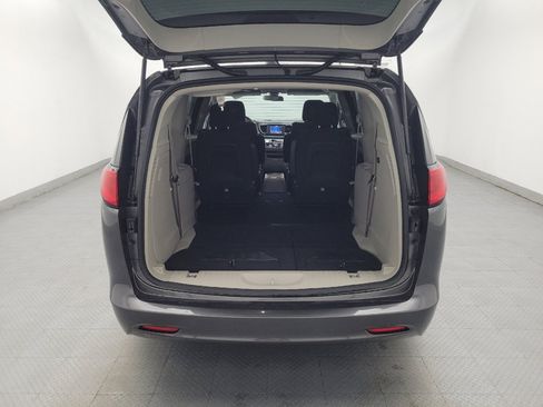 Used 2021 Chrysler Voyager LX FWD image 29