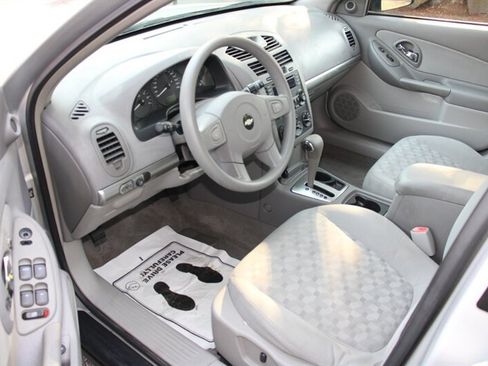 Used 2004 Chevrolet Malibu LS FWD image 5