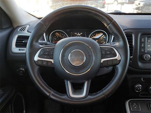 Used 2018 Jeep Compass Latitude image 27