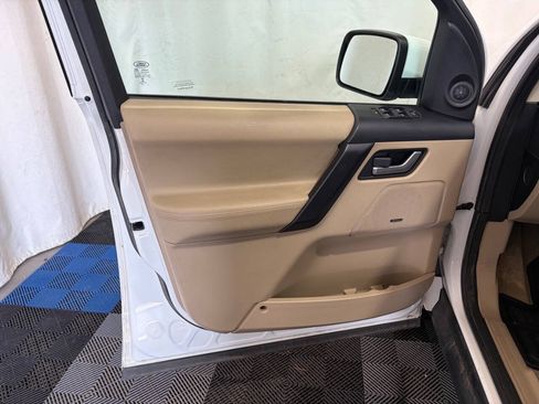 Used 2015 Land Rover LR2 AWD/4WD image 8