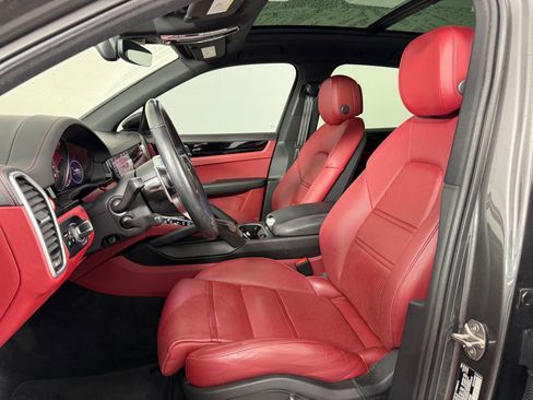 Used 2021 Porsche Cayenne image 5