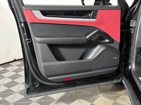 Used 2024 Porsche Cayenne image 16