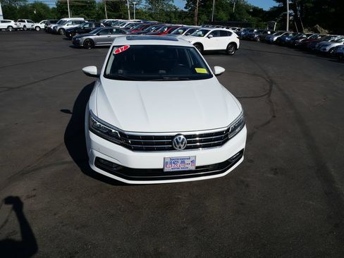 Used 2017 Volkswagen Passat 1.8T SE FWD image 3