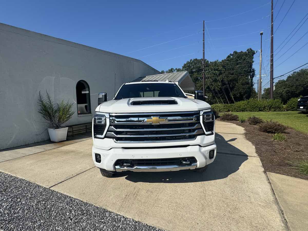 Used 2025 Chevrolet Silverado 3500 High Country w/ High Country Premium Package AWD/4WD image 4