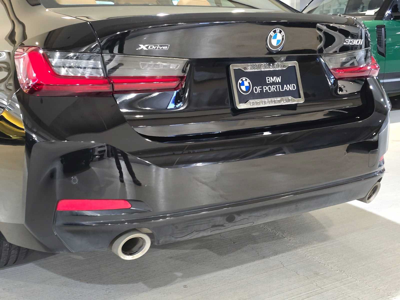 Used 2024 BMW 330i xDrive Sedan w/ Premium Package AWD/4WD image 13