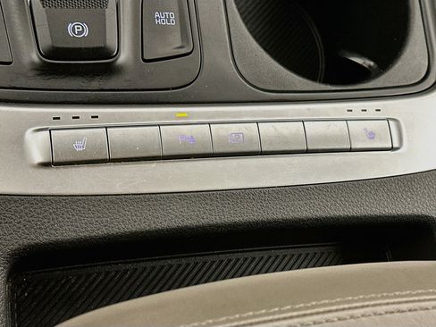 Used 2025 Kia Carnival FWD image 26