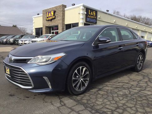 Used 2017 Toyota Avalon XLE image 1