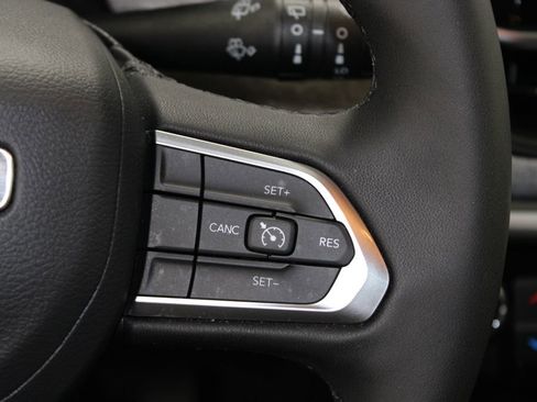 Used 2025 Jeep Compass Latitude AWD/4WD image 36