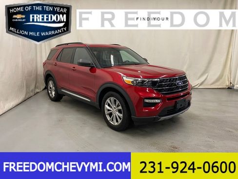 Used 2020 Ford Explorer XLT w/ Equipment Group 202A AWD/4WD image 1
