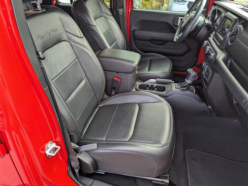 Used 2018 Jeep Wrangler Unlimited Sahara image 35