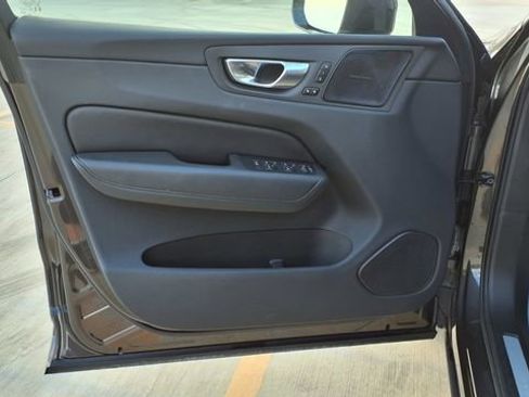 Used 2023 Volvo XC60 B5 Plus image 13