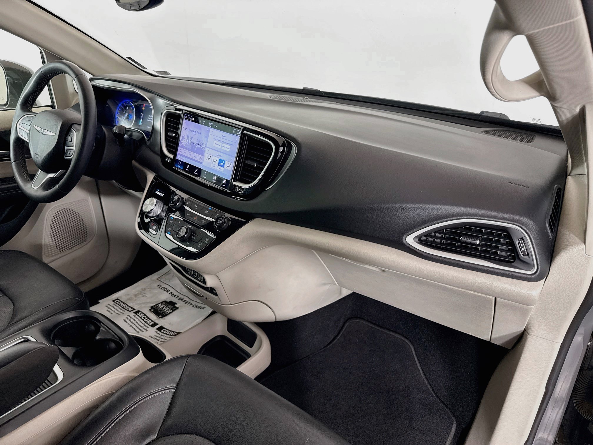 Used 2022 Chrysler Pacifica Touring-L FWD image 27