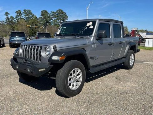 Used 2020 Jeep Gladiator Sport w/ Quick Order Package 24S image 2