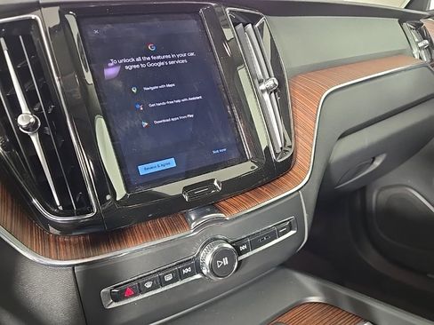 Certified 2023 Volvo XC60 B5 Plus w/ Climate Package image 20