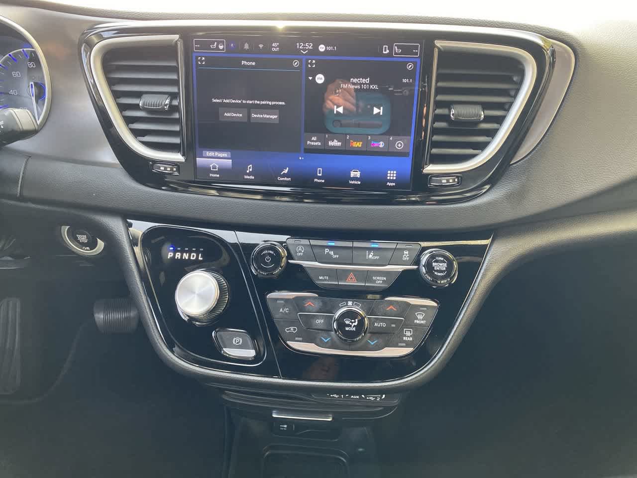 Used 2025 Chrysler Pacifica Select FWD image 23