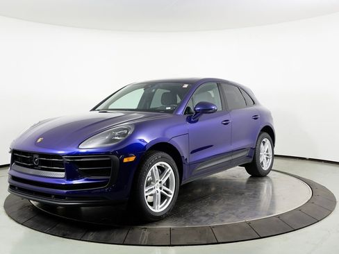 Used 2025 Porsche Macan image 1