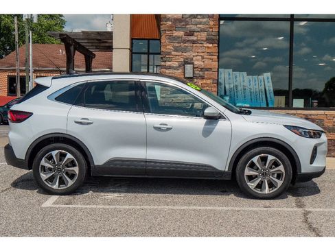 Used 2025 Ford Escape Platinum AWD/4WD image 2