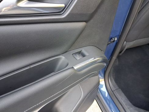 Used 2025 Chevrolet Traverse LT FWD image 12