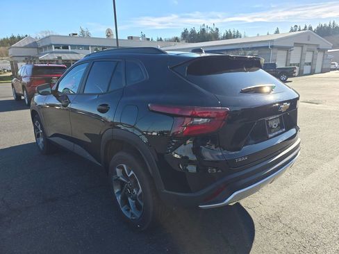 Used 2025 Chevrolet Trax LT w/ LT Convenience Package image 5