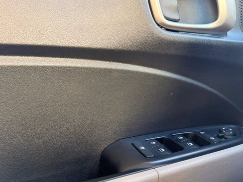 Used 2025 Hyundai Venue SEL FWD image 26