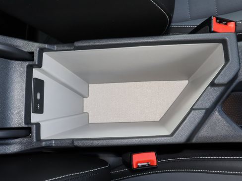 Used 2025 Volkswagen Jetta SE image 25