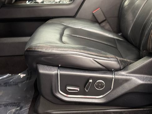 Used 2019 Ford Expedition Platinum AWD/4WD image 18