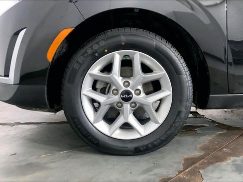 Used 2025 Kia Soul LX w/ LX Technology Package FWD image 9