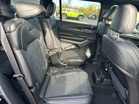 New 2025 Jeep Grand Cherokee L Altitude image 26