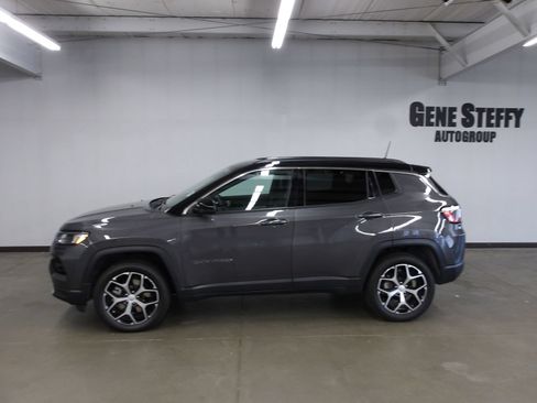 Used 2024 Jeep Compass Limited AWD/4WD image 8