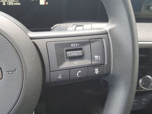 Used 2025 Nissan Kicks SV AWD/4WD image 13