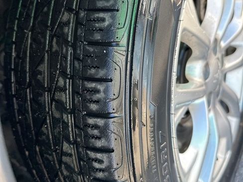 Used 2019 Jeep Cherokee Latitude w/ Popular Appearance Group image 4