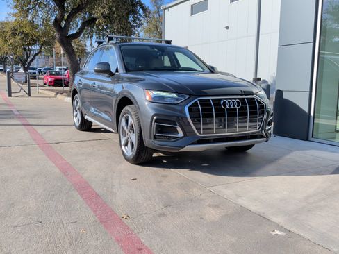Certified 2023 Audi Q5 2.0T Premium w/ Convenience Package image 2