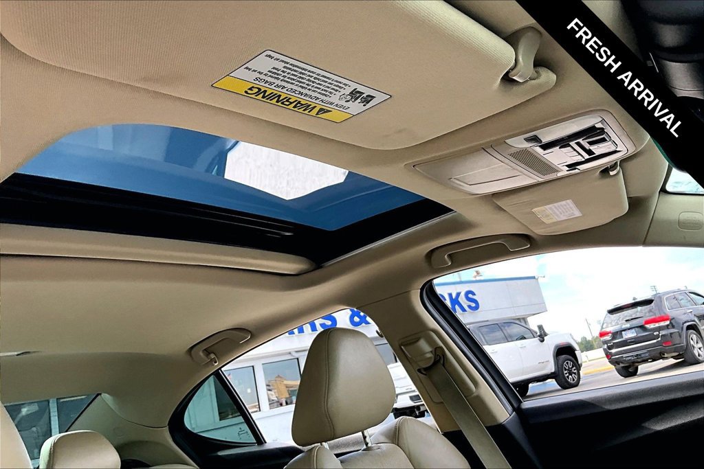 Used 2017 Acura TLX w/ Technology Package FWD image 26
