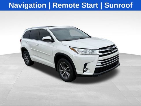 Used 2018 Toyota Highlander XLE image 1