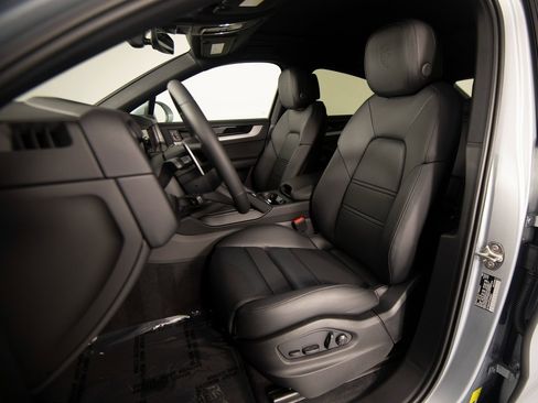 New 2026 Porsche Cayenne Coupe image 7