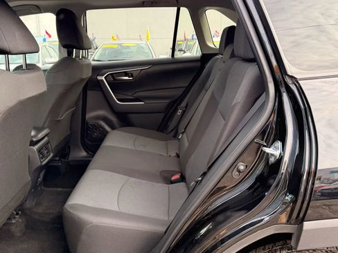 Used 2025 Toyota RAV4 XLE image 13