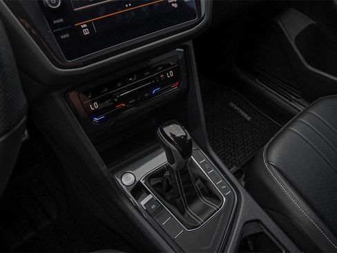 New 2024 Volkswagen Tiguan SE R-Line image 15