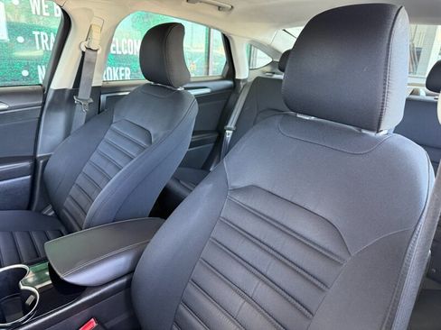 Used 2015 Ford Fusion SE FWD image 18