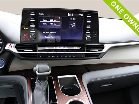 Used 2024 Toyota Sienna XLE image 24