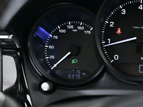 Certified 2024 Porsche Macan image 14