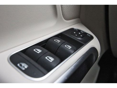 Used 2022 Mercedes-Benz GLB 250 image 20