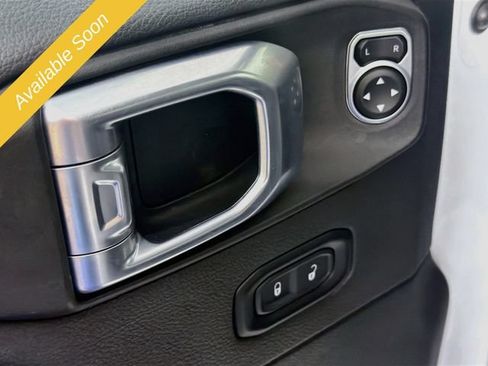Used 2021 Jeep Wrangler Unlimited Rubicon AWD/4WD image 17
