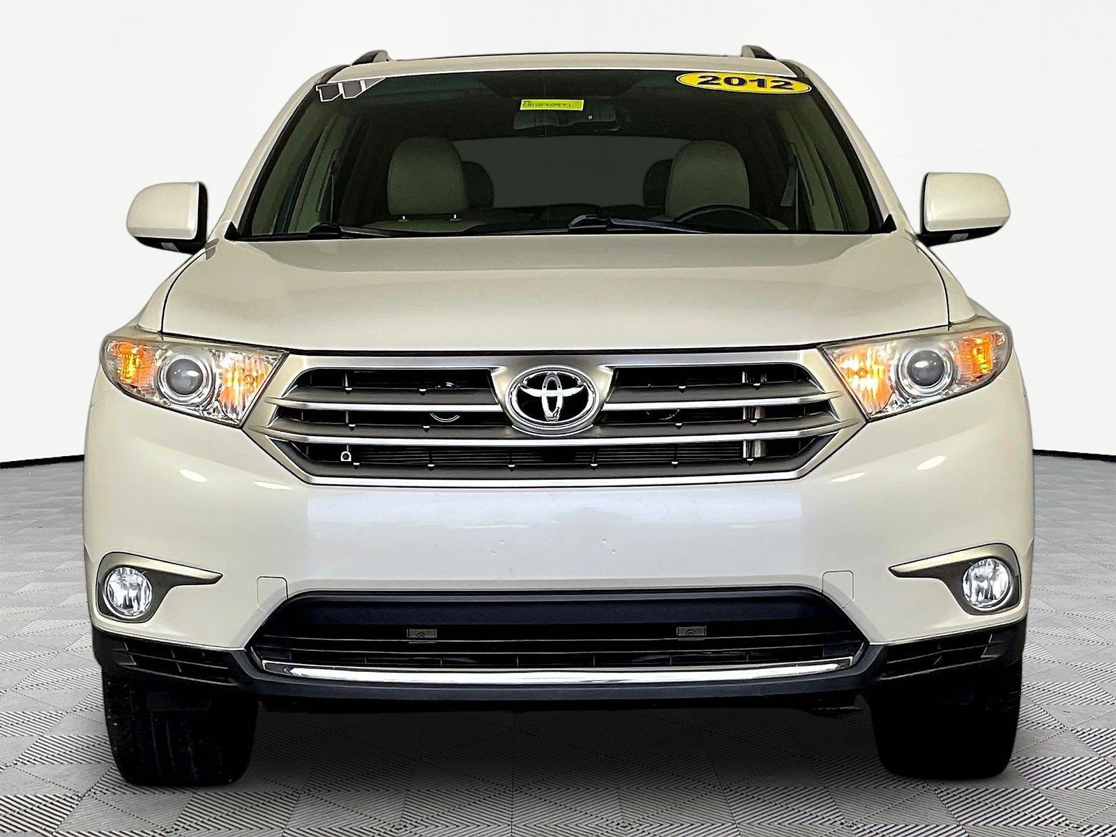 Used 2012 Toyota Highlander Limited w/ Tow Pkg AWD/4WD image 2
