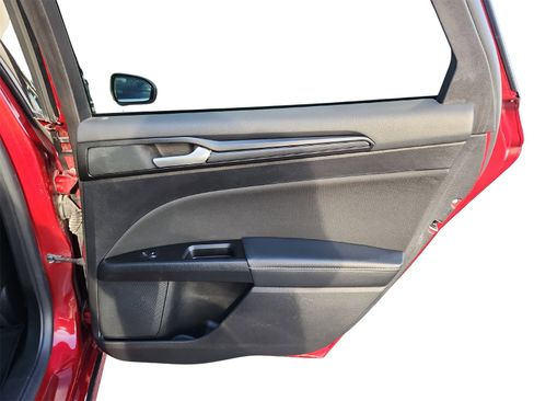 Used 2018 Ford Fusion SE w/ Equipment Group 201A image 24