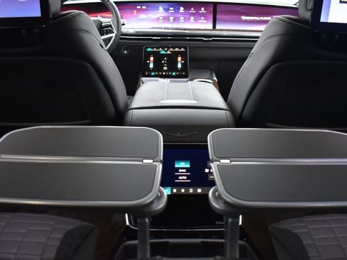 Certified 2025 Cadillac Escalade Sport Platinum image 31