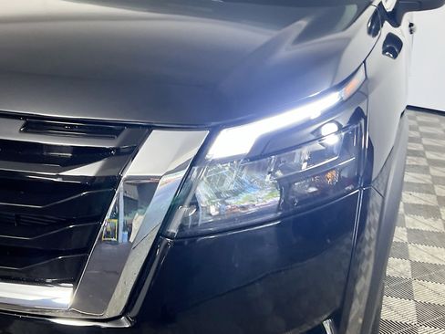 Used 2024 Nissan Pathfinder SV image 12